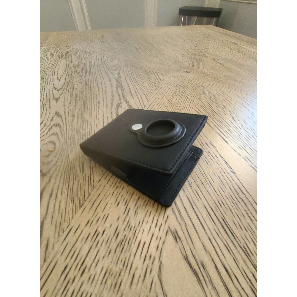 Slim Bifold Wallet With Integrated Case Holder for AirTag